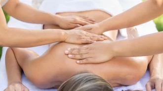 4 hands massage